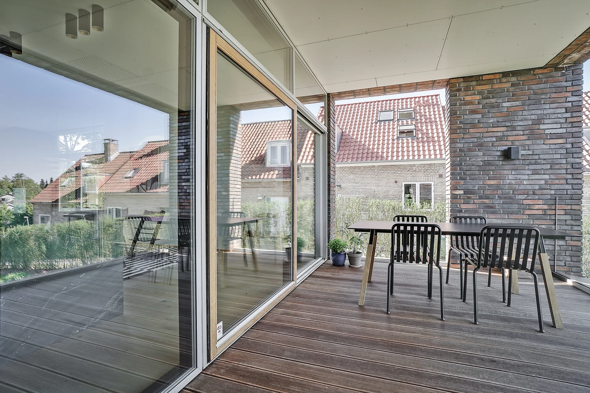 L.A. Villa, N+P Architecture, Table, Windows, Chair, Facade, Beam, Deck, Handrail, Patio
