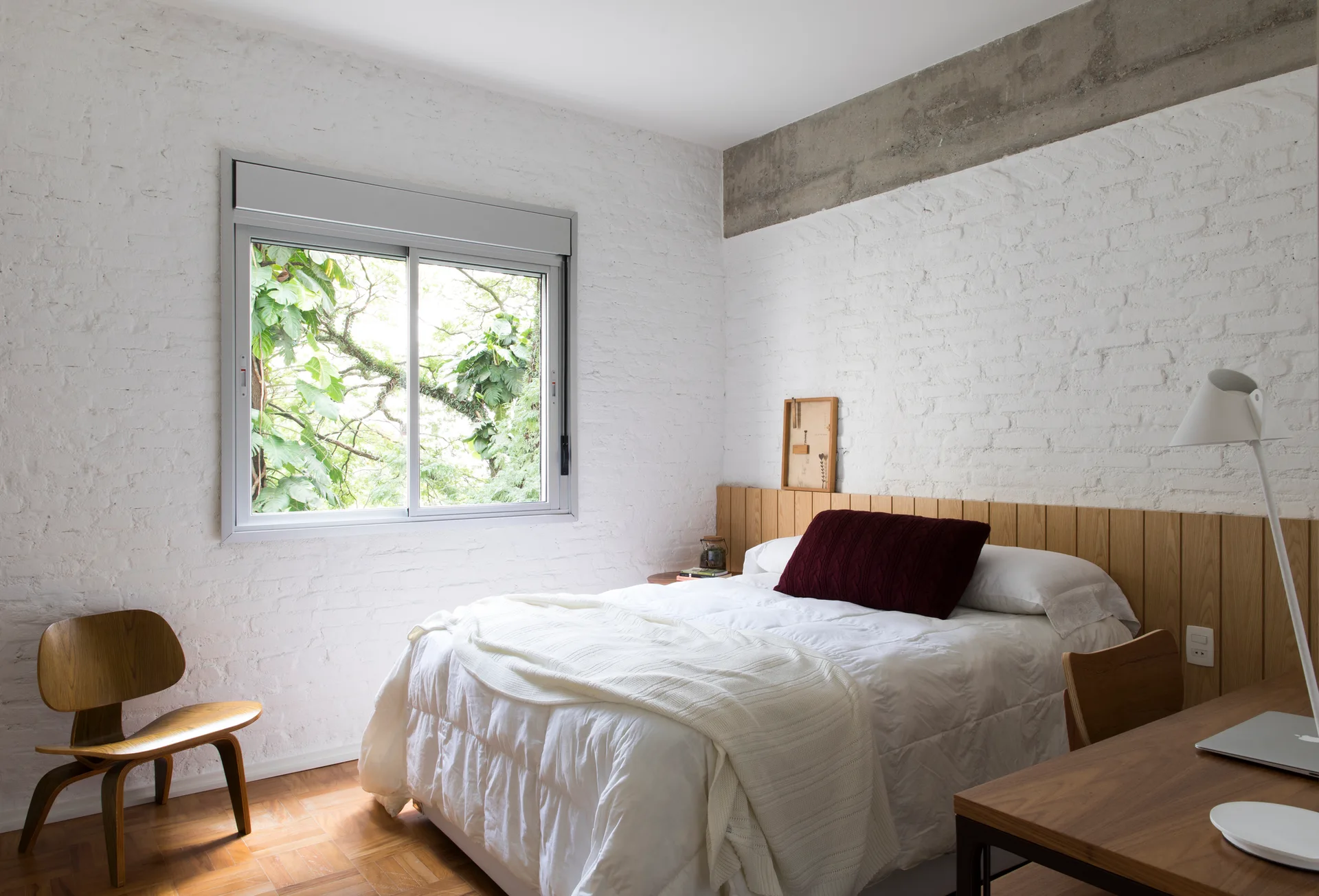 Apartment of Vergalhões, Peninsula Arquitetura, Interior, Bedroom, Windows, Bed