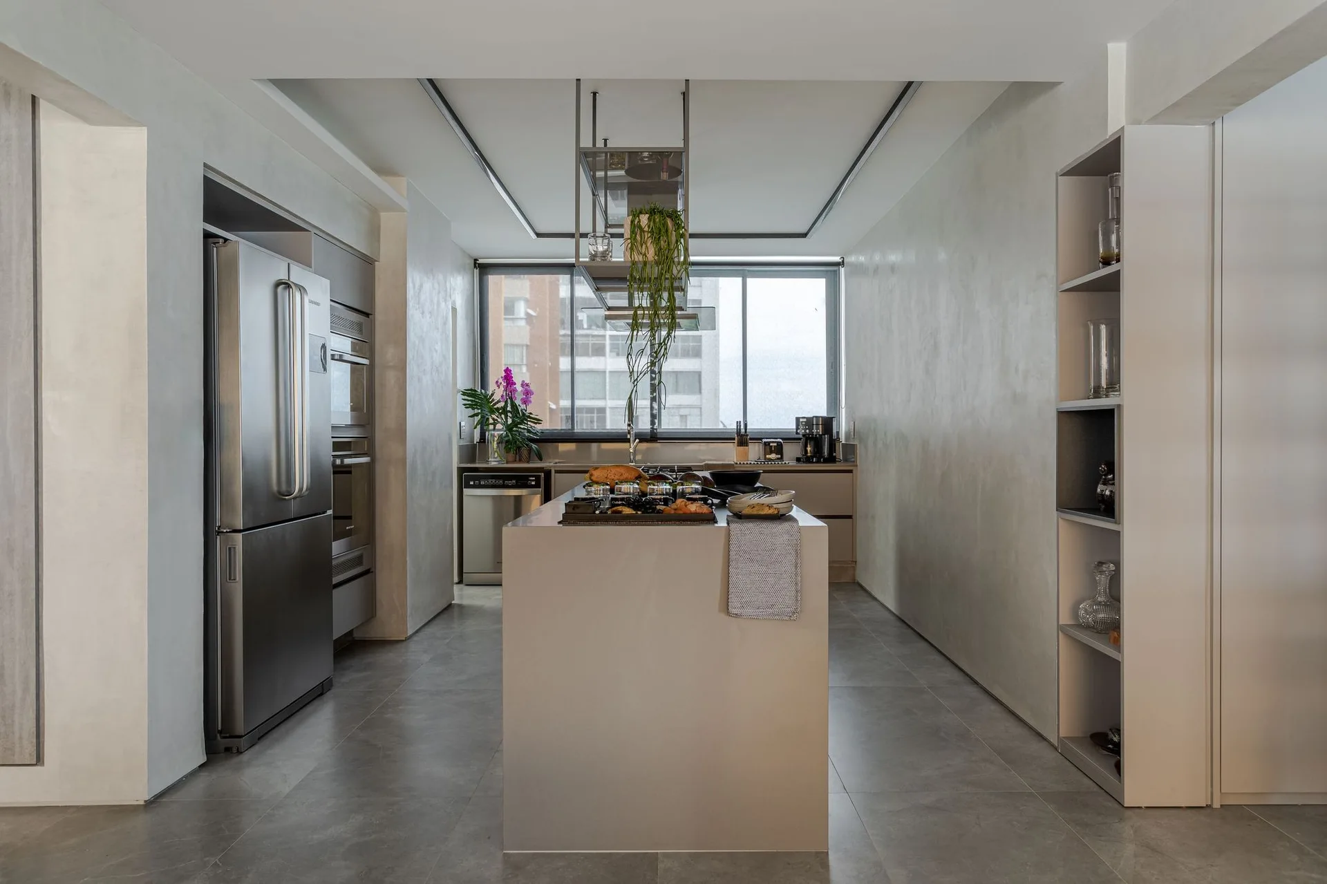 Private Concrete Apartment, Paulo Melo e Paulo Andrade, Interior, Kitchen, Windows, Countertop